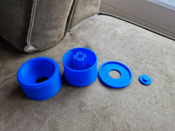 3D-geprinte houder met draaisluiting, Hobby en Vrije tijd, Knutselen, Nieuw, Materiaal, Ophalen of Verzenden