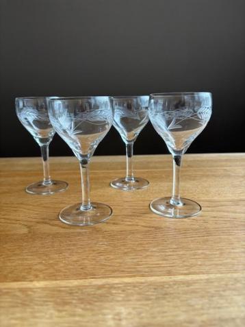 4 vintage geslepen likeur glaasjes beschikbaar voor biedingen