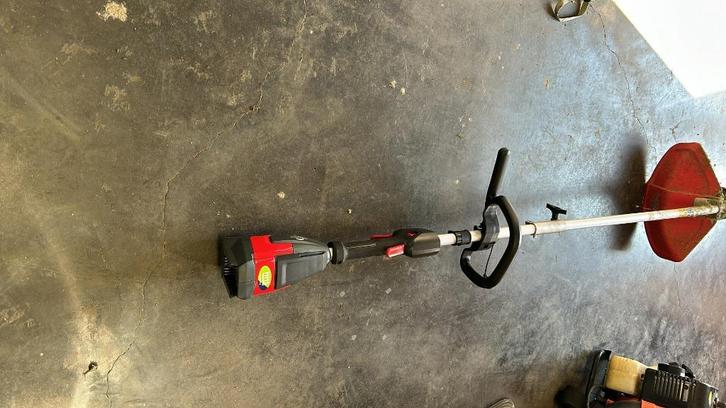 bosmaaier Accu strimmer 48 volt nu van 339 voor 275 euro, Tuin en Terras, Bosmaaiers, Gebruikt, Benzine, 10 tot 30 cm, Ophalen