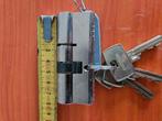 Cilinder merk Dom, Doe-het-zelf en Verbouw, Hang- en Sluitwerk, Ophalen of Verzenden, Zo goed als nieuw, Rvs, Slot