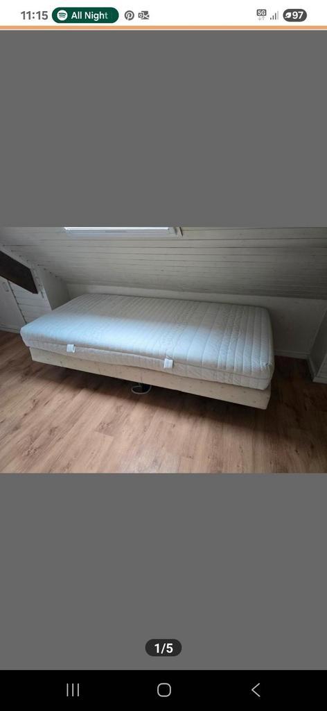Z.g.a.n. elektrisch verstelbaar bed. 100x 200, Huis en Inrichting, Slaapkamer | Boxsprings, Zo goed als nieuw, 90 cm, 200 cm, Eenpersoons