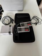 Mini nintendo 8 bit NES incl. 2 controllers en opbergkoffer, Met 2 controllers, Ophalen of Verzenden, Zo goed als nieuw