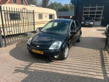Ford 2002 Zwart beschikbaar voor biedingen