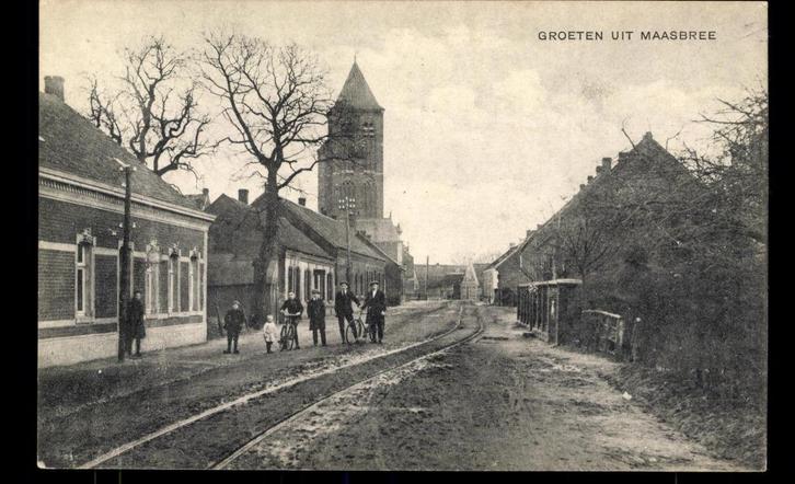 Maasbree (L.), Straatgezicht met Tramrails en volk ca. 1916, Verzamelen, Ansichtkaarten | Nederland, Ongelopen, Limburg, Voor 1920