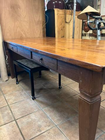 Grote stamtafel beschikbaar voor biedingen