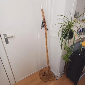 Houten stalamp beschikbaar voor biedingen