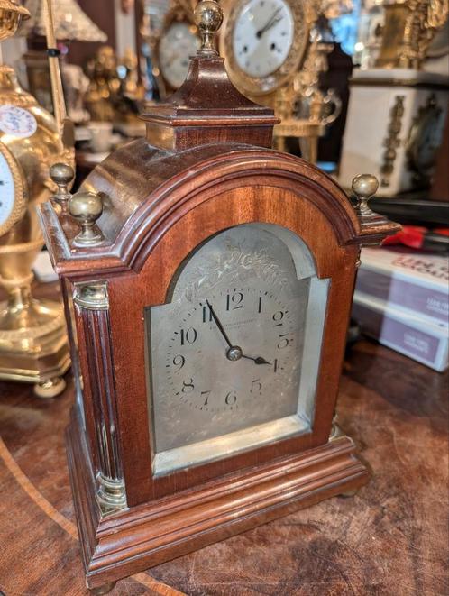 Antiek klein mahoniehouten tafel klokje 29 cm. €200., Antiek en Kunst, Antiek | Klokken, Ophalen