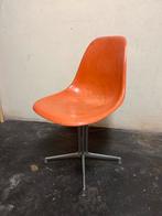 Eames La Fonda Stoel Oranje, Huis en Inrichting, Stoelen, Ophalen, Kunststof, Gebruikt, Overige kleuren