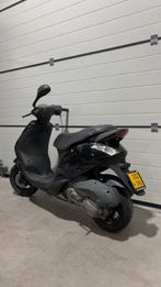 Super verse zip 125cc!!, Fietsen en Brommers, Scooters | Piaggio, Ophalen of Verzenden, Zo goed als nieuw, Tweetakt, Zip