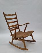 Vintage schommelstoel Gelderland de Ster fauteuil hout riet, Huis en Inrichting, Stoelen, Ophalen, Gebruikt, ., .