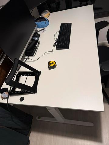 APS Professioneel Bureau - In hoogte verstelbaar beschikbaar voor biedingen