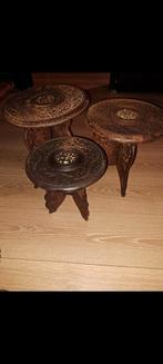 Houtsnijwerk set van 3 tafeltjes, Antiek en Kunst, Ophalen of Verzenden