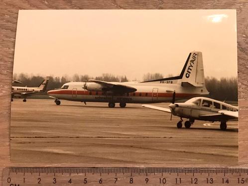 Fokker F27 400 PH-SFB Schreiner Airways Vliegtuig Foto, Verzamelen, Luchtvaart en Vliegtuigspotten, Zo goed als nieuw, Kaart, Foto of Prent