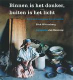 Binnen is het donker, buiten is het licht, Ophalen of Verzenden, Zo goed als nieuw, Maatschappij en Samenleving, Wereld