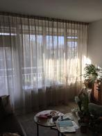 Licht zandkleurige vitrage.  € 80.-   Utrecht, Ophalen of Verzenden, Zo goed als nieuw, 200 cm of meer