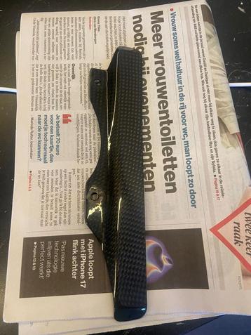 Aprilia Tuono carbon radiatorcover rechts org  Ap 8179032 beschikbaar voor biedingen