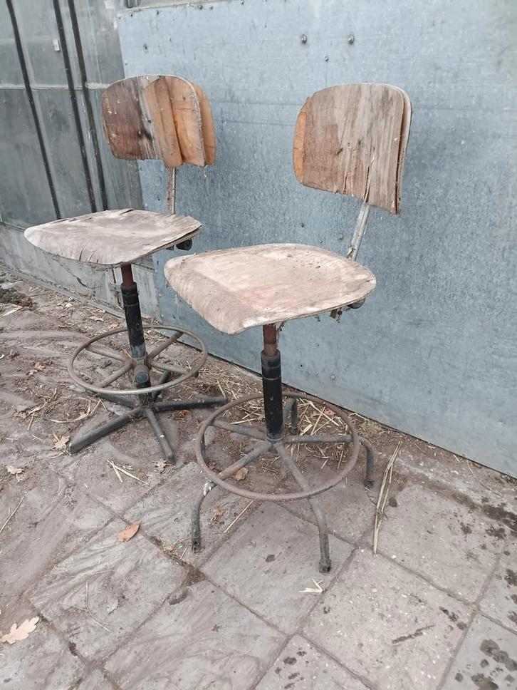 Vintage Industriële Werkplaatskrukken, 4 stuks, Huis en Inrichting, Tafels | Statafels, Gebruikt, In hoogte verstelbaar, Ophalen