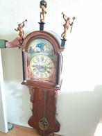 Friese Staartklok met Atlas, Ophalen of Verzenden