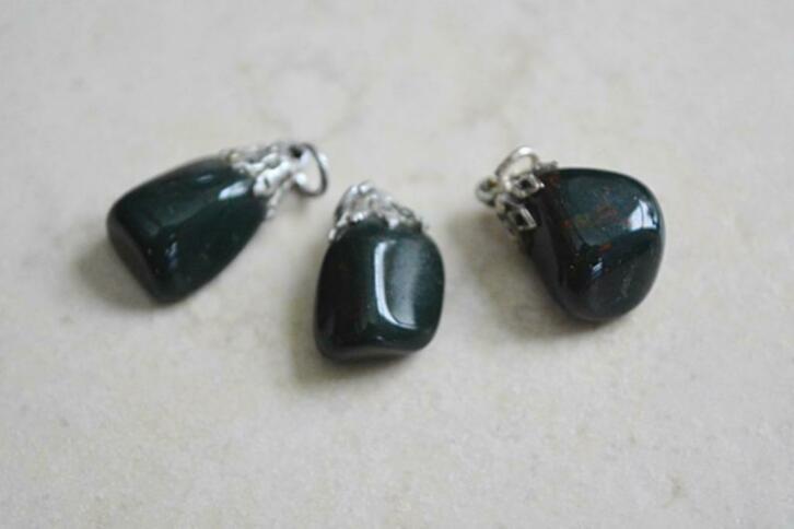 Heliotroop hangers (01), Verzamelen, Mineralen en Fossielen, Ophalen of Verzenden