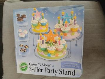 wilton taart of cupcakes standaard met 3 bladen beschikbaar voor biedingen