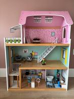 Poppenhuis met inrichting en poppetjes, Ophalen, Gebruikt, Poppenhuis