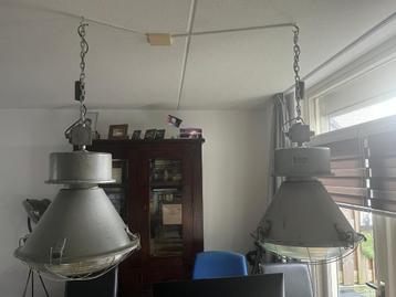 2 industriële hanglampen, plafondlamp beschikbaar voor biedingen