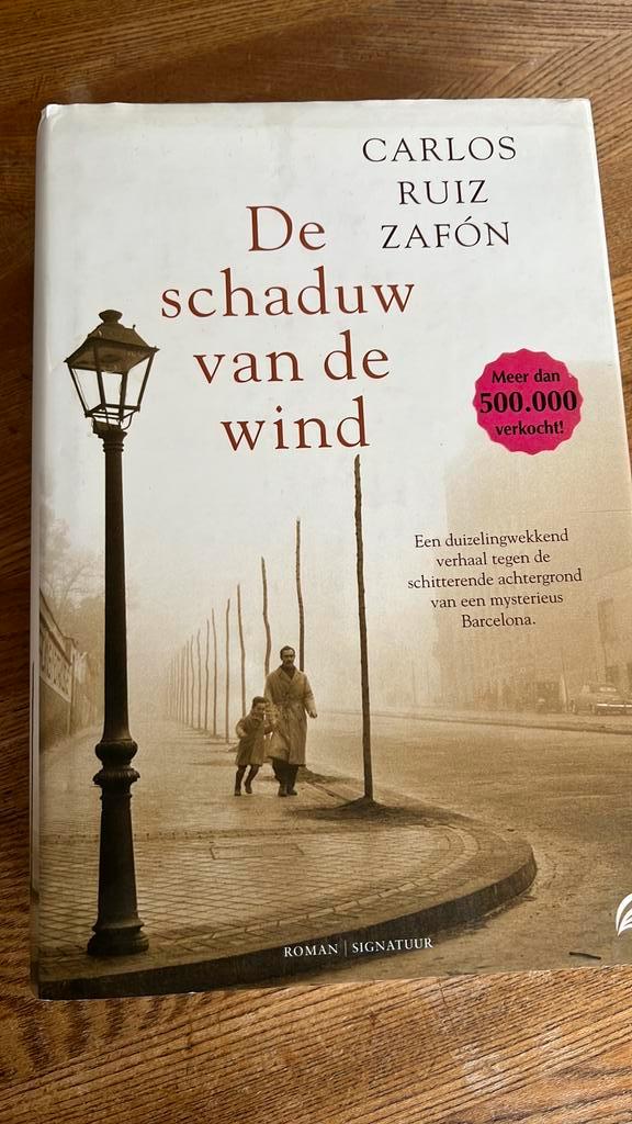 Carlos Ruiz Zafón - De schaduw van de wind, Boeken, Literatuur, Zo goed als nieuw, Ophalen of Verzenden