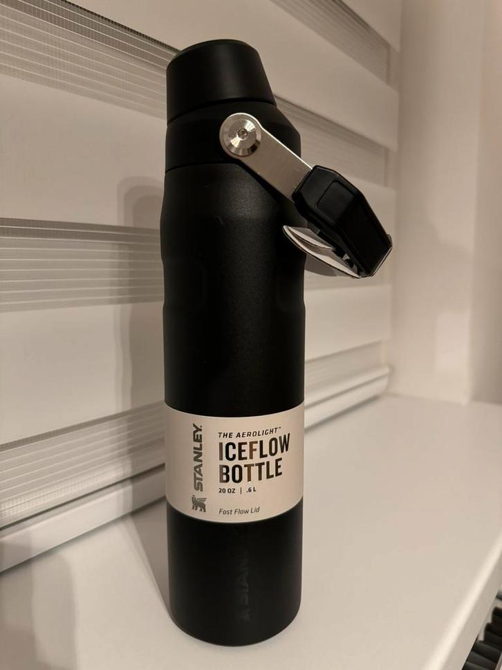 Nieuwe Stanley IceFlow Drinkfles Zwart 0.6L, Sport en Fitness, Bidons, Nieuw, Ophalen of Verzenden