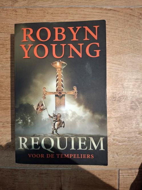 Robyn Young - Requiem, Boeken, Thrillers, Zo goed als nieuw, Nederland, Ophalen of Verzenden