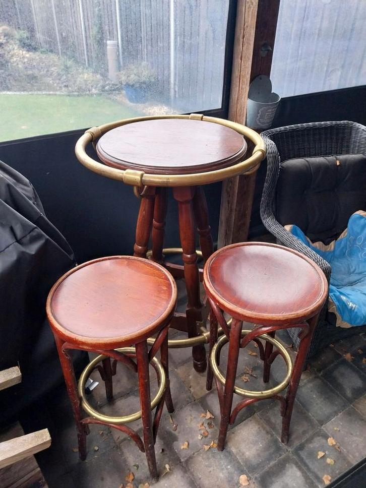 Houten bartafel met 2 krukken, Huis en Inrichting, Barkrukken, Gebruikt, 90 cm of meer, Hout, Metaal, 2 krukken, Met voetsteun