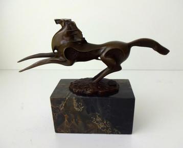 Bronzen beeld van paard in futuristische stijl Milo 3782-b beschikbaar voor biedingen