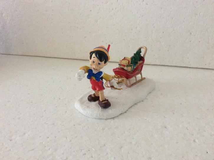 Disney pinocchio - beeldje - kerstdorp -, Verzamelen, Disney, Zo goed als nieuw, Beeldje of Figuurtje, Peter Pan of Pinokkio, Ophalen