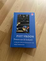 Tranen Van De Krokodil - Piet Vroon, Ophalen of Verzenden, Zo goed als nieuw