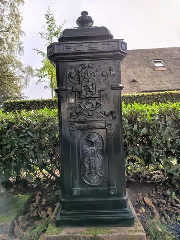 zeer zware gietijzeren groene brievenbus, 106 cm hoog beschikbaar voor biedingen