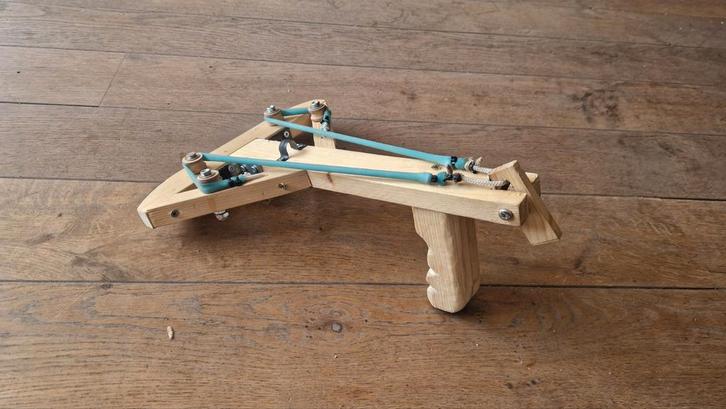Handgemaakte Kruisboog met span elastiek, Hobby en Vrije tijd, Modelbouw | Auto's en Voertuigen, Nieuw, Groter dan 1:32, Overige merken