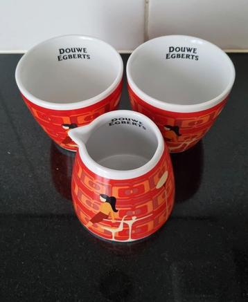 Douwe Egberts mok, suikerpotje en melkkannetje   beschikbaar voor biedingen