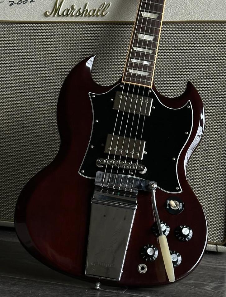 Gibson SG Angus Young Signature Model met Vibrola, Muziek en Instrumenten, Snaarinstrumenten | Gitaren | Elektrisch, Gebruikt