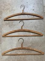 3 Antieke Houten Kledinghangers met Merknaam 'Jaren 30/50', Ophalen of Verzenden