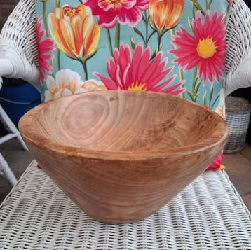 Zware en robuuste fruitschaal in mooie staat beschikbaar voor biedingen