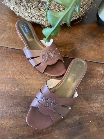 Leuke aparte bruine leren slippers PINKO mt 37    i.g.st. beschikbaar voor biedingen