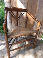 antiek brocante stoel met 3 poten en biezen mat, Ophalen