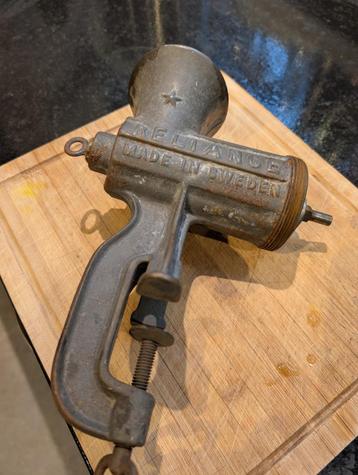 Vintage Reliance Meat Grinder  beschikbaar voor biedingen