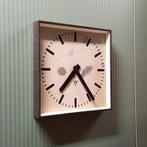 Vintage industriële Pragotron fabrieksklok 41x41 cm, Huis en Inrichting, Woonaccessoires | Klokken, Ophalen of Verzenden, Gebruikt