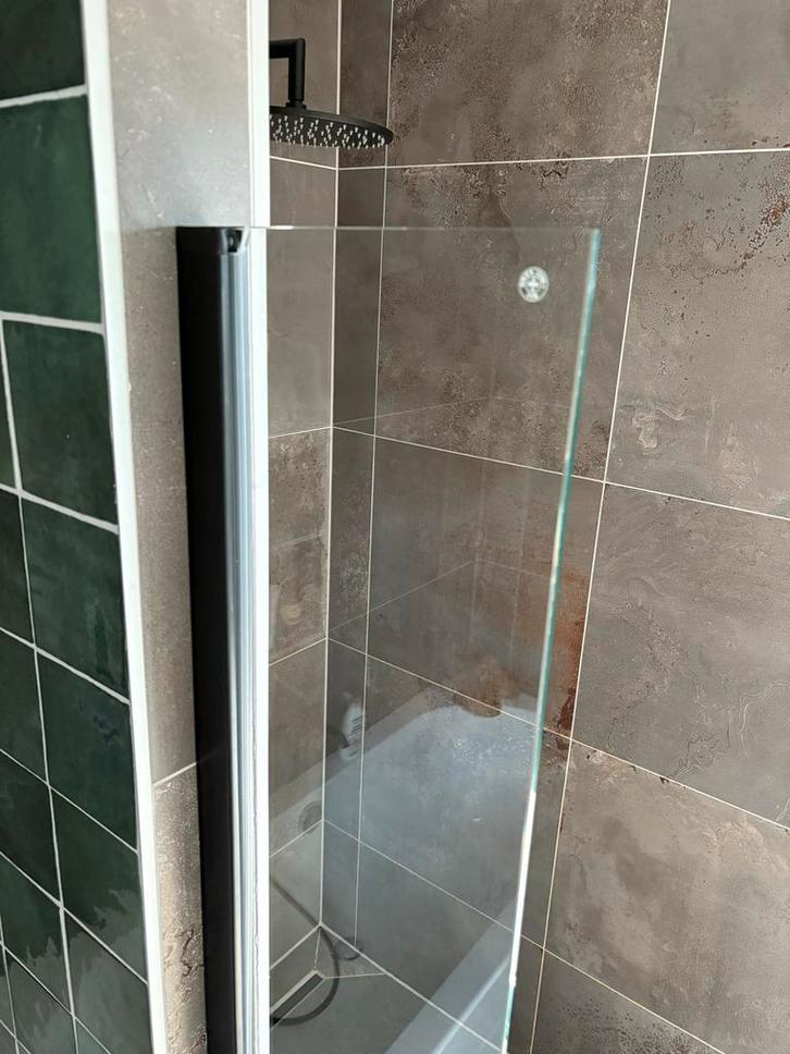 Douchewand - Glaswand voor Badkamer, Huis en Inrichting, Badkamer | Badkamermeubels, Zo goed als nieuw, Overige typen, Minder dan 100 cm