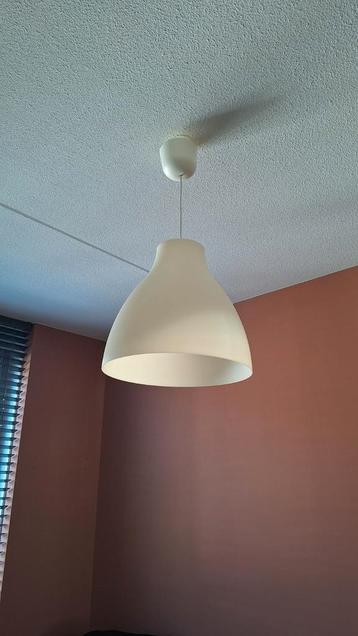 2 hanglampen diameter 37 cm beschikbaar voor biedingen
