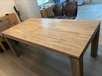 Eet Tafel beschikbaar voor biedingen
