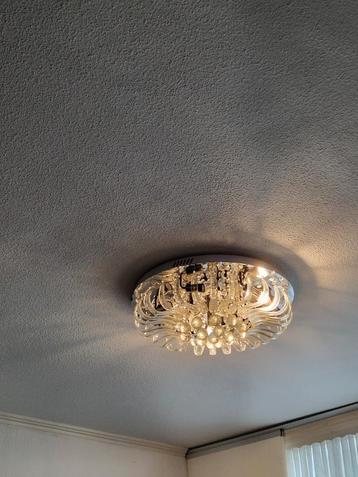 Plafondlamp met glazen details en verschillende kleuren lich beschikbaar voor biedingen