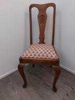 Oude houten stoel met tulpjes, Ophalen of Verzenden