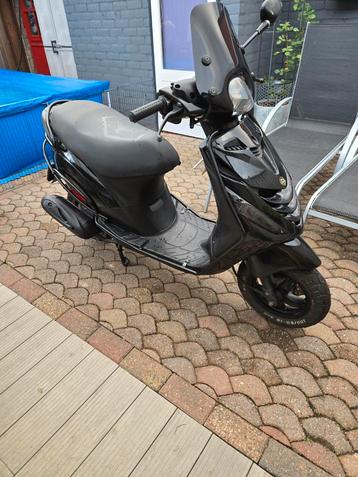 Piaggio zip BJ 2016 geel kenteken. beschikbaar voor biedingen