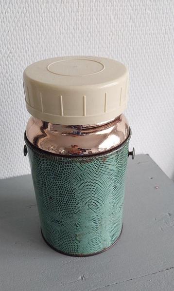 Vintage  thermoskan beschikbaar voor biedingen